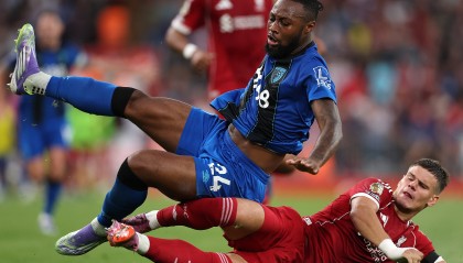 斯洛特：科尔克兹拼抢就像拼命一样，换下他是因为已背负一张黄牌