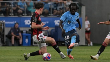 开云体育下载app-澳媒：悉尼从同城死敌抢来青训阿肯，他曾在U17比赛对沙特15分钟戴帽