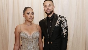 有点尬！阿耶莎：库里第一次在和我表白是在我们全家看电影时